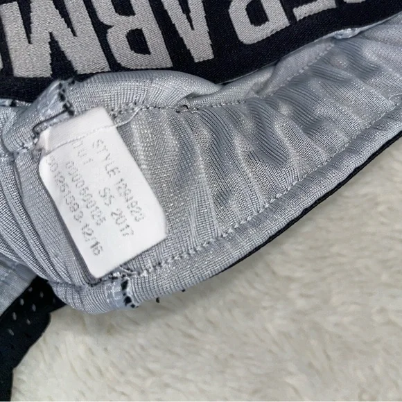 Under Armour black/white‎ athletic shorts - Picture 3 of 4